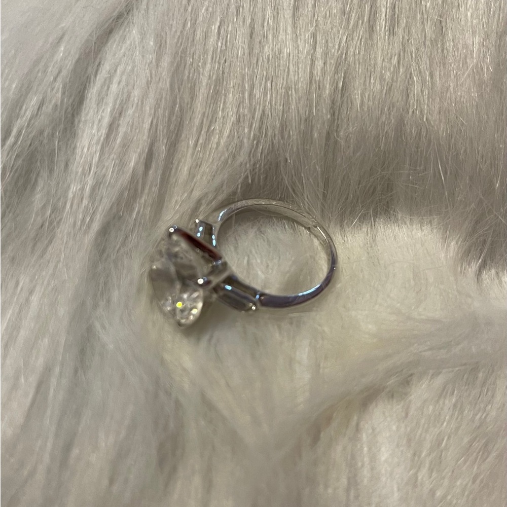 Carrollee ring